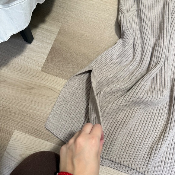 H&M sleeveless sweater - Picture 4 of 4